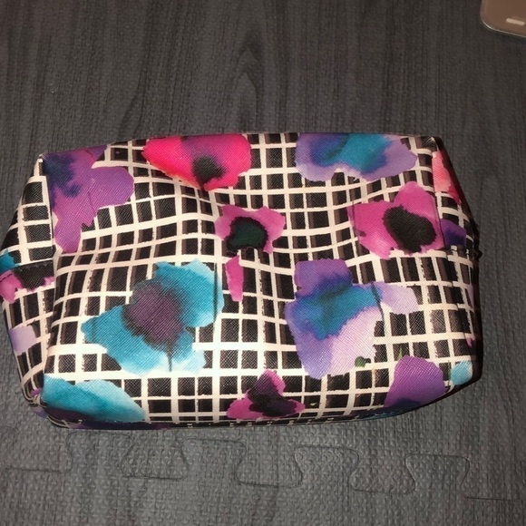 IZAK FLORAL MAKEUP BAG - Picture 3 of 3